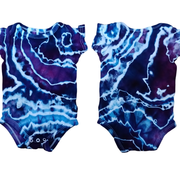 Plum Bittie Tie Dye onesie 3-6 months Purple and Blue Geode Style Soft Comfy - Picture 4 of 6